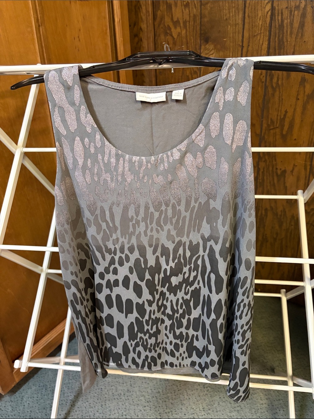 New York & Company Gray Animal Print Sleeveless Shell Top